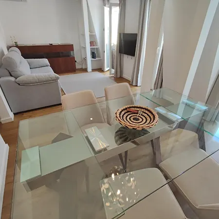 Lisbon, Renovated T2 With Balcony Near Saldanha, Estefania, شقة Lisboa