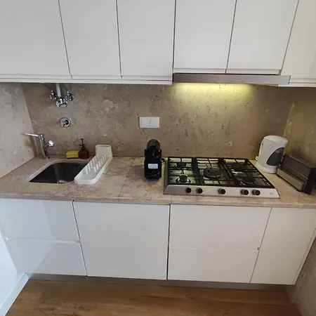 Lisbon, Renovated T2 With Balcony Near Saldanha, Estefania, شقة *
