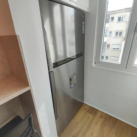 Lisbon, Renovated T2 With Balcony Near Saldanha, Estefania, Lisboa