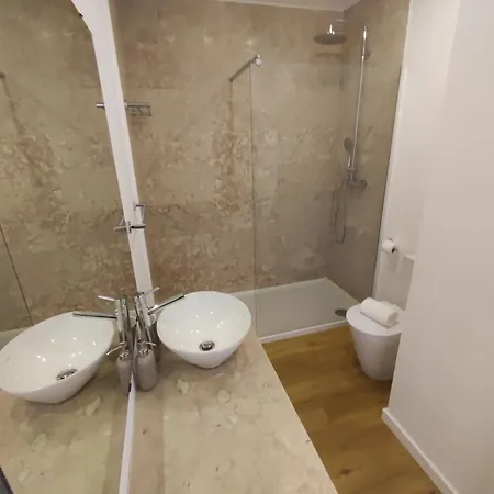 Lisbon, Renovated T2 With Balcony Near Saldanha, Estefania, شقة Lisboa