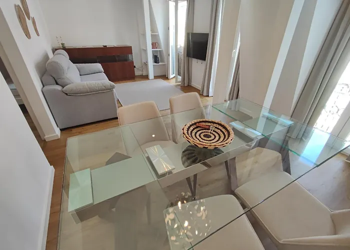 Lisbon, Renovated T2 With Balcony Near Saldanha, Estefania, Apartament Lizbona