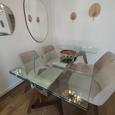 Lisbon, Renovated T2 With Balcony Near Saldanha, Estefania, Apartment