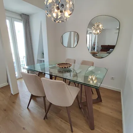 Apartamento Lisbon, Renovated T2 With Balcony Near Saldanha, Estefania, Lisboa