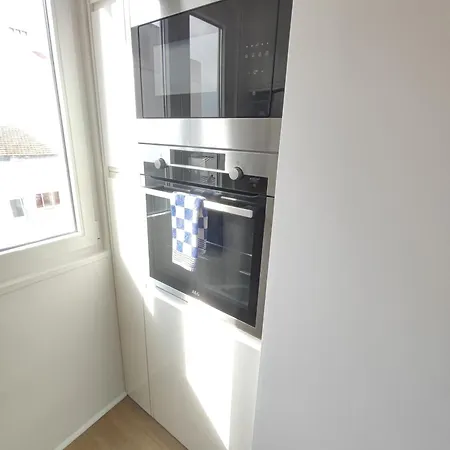Apartment Lisbon, Renovated T2 With Balcony Near Saldanha, Estefania, Lisbon