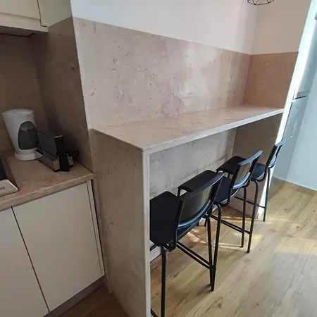 Lisbon, Renovated T2 With Balcony Near Saldanha, Estefania, * Lisbon