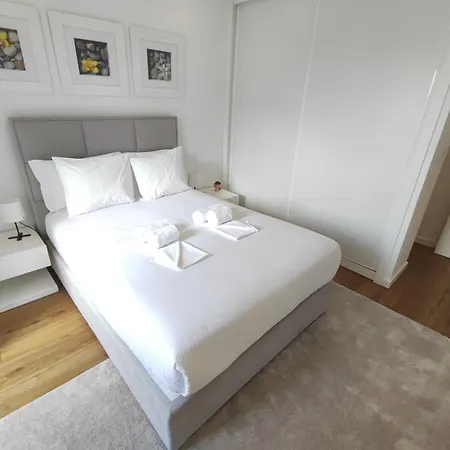 Lisbon, Renovated T2 With Balcony Near Saldanha, Estefania, Apartment Lisbon