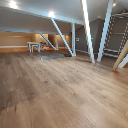 Lisbon, Renovated T2 With Balcony Near Saldanha, Estefania, Lejlighed Lisboa