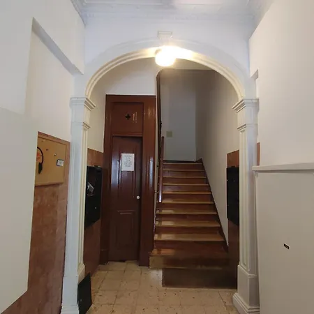 Lisbon, Renovated T2 With Balcony Near Saldanha, Estefania, Lejlighed