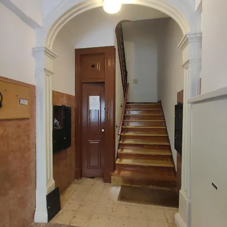 Lisbon, Renovated T2 With Balcony Near Saldanha, Estefania, Lisbon