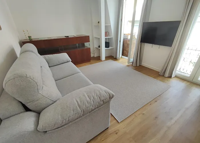 Lisbon, Renovated T2 With Balcony Near Saldanha, Estefania, Lejlighed