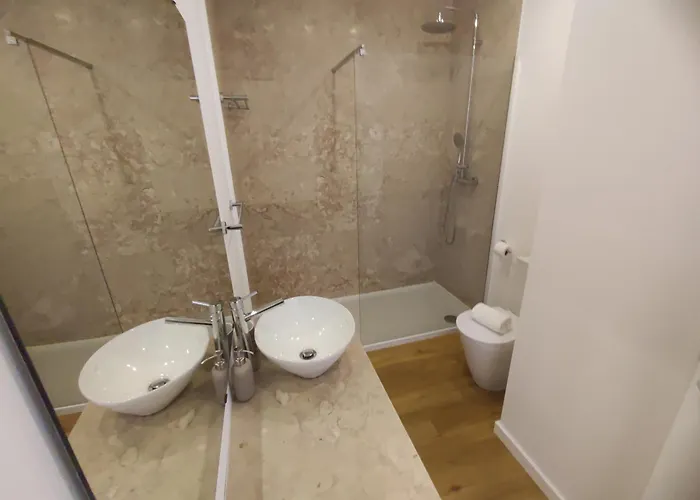 Lisbon, Renovated T2 With Balcony Near Saldanha, Estefania, Lejlighed Lisboa