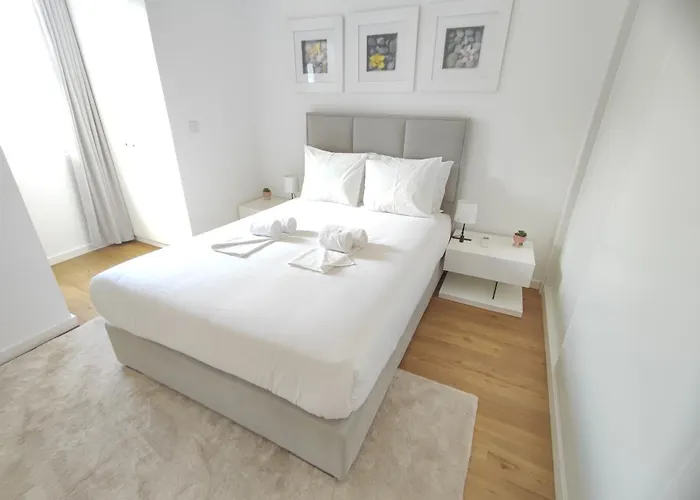 Lejlighed Lisbon, Renovated T2 With Balcony Near Saldanha, Estefania,