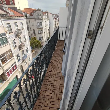 Lisbon, Renovated T2 With Balcony Near Saldanha, Estefania, * Lisboa